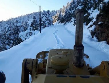 Στους ρυθμούς της «Ιοκάστης» η Ελλάδα - Ρέμα παρέσυρε εν κινήσει αυτοκίνητο στην Λάρισα (φωτό, βίντεο)